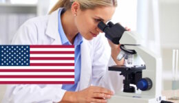 Firefly_un scientifique qui regarder dans un microscope 48923 Firefly_un scientifique qui regarder dans un microscope 48923